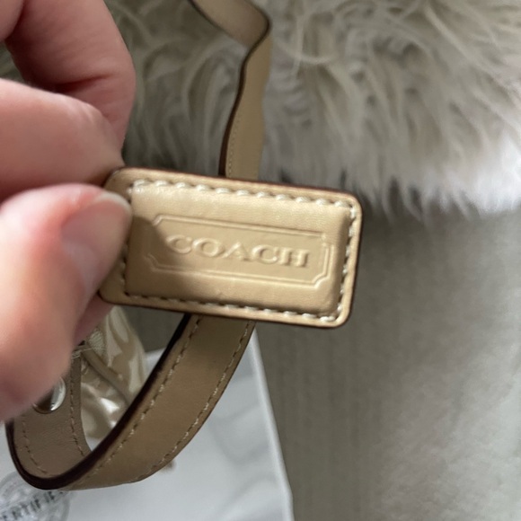 Coach Signature authentic crossbody bag - Picture 2 of 8